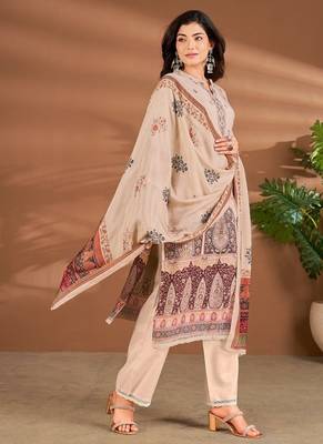 Cream linen printed hand embroidery kurta set with dupatta 3