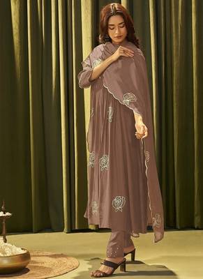 Brown chanderi printed hand embroidery kurta set with dupatta 3