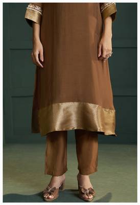 Brown chanderi printed hand embroidery kurta set with dupatta 5