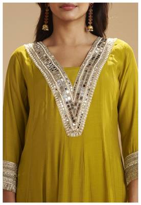 Mustard chanderi printed hand embroidery kurta set with dupatta 4