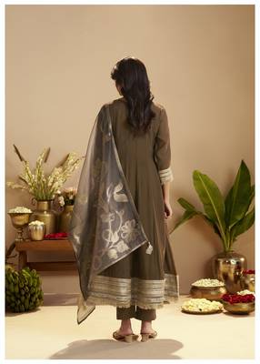 Brown chanderi printed hand embroidery kurta set with dupatta 3