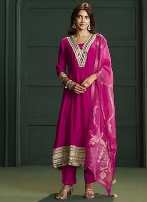 Pink chanderi printed hand embroidery kurta set with dupatta 1