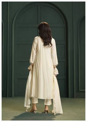 Cream chanderi printed hand embroidery kurta set with dupatta 4