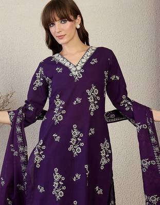 Women Floral Printed Regular Pure Cotton Kurta with Trousers & Dupatta 1