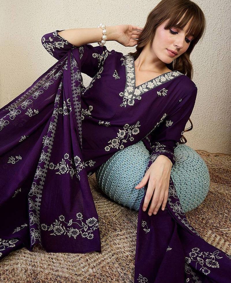 Women Floral Printed Regular Pure Cotton Kurta with Trousers & Dupatta