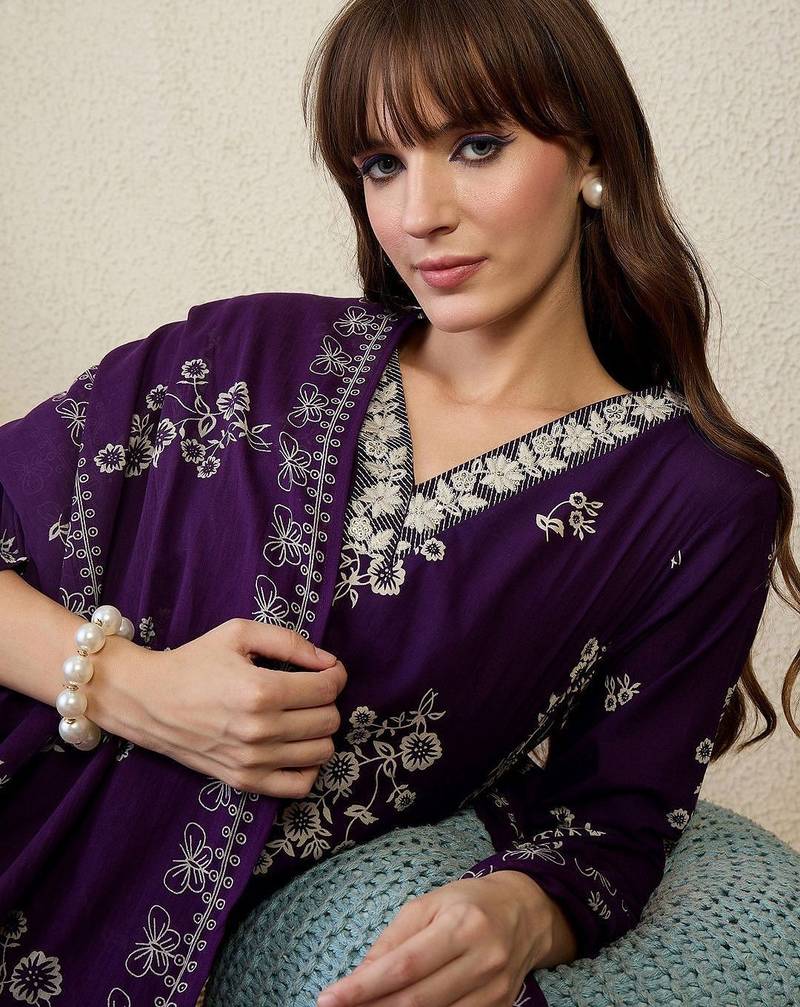 Women Floral Printed Regular Pure Cotton Kurta with Trousers & Dupatta
