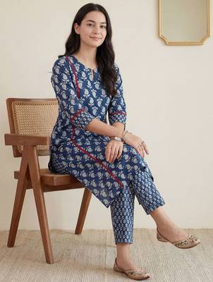 Women Paisley Printed Panelled Mirror Work Pure Cotton Kurta with Trousers 5