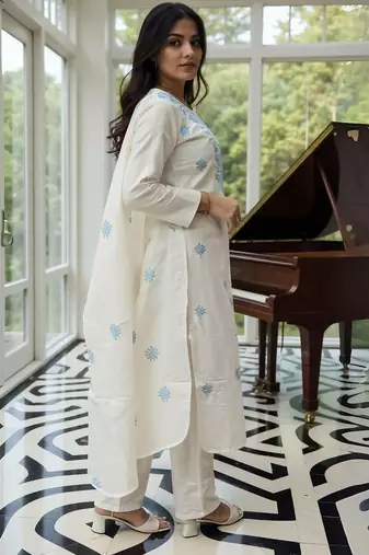 Ethnic Motifs Embroidered Thread Work Pure Cotton Kurta With Trousers & Dupatta
