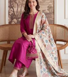 Women Floral Regular Thread Work Kurta with Trousers & With Dupatta