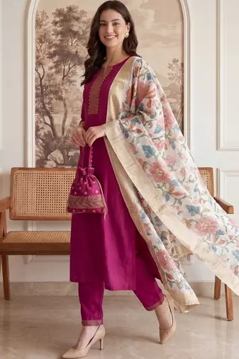 Women Floral Regular Thread Work Kurta with Trousers & With Dupatta