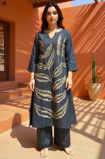 Women Floral Embroidered Regular Thread Work Pure Cotton Kurta with Trousers