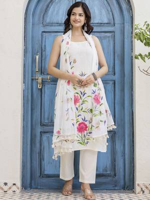 White Floral Printed Shoulder Strap Cotton Kurta with Pyjamas & Dupatta 2