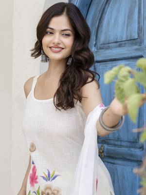 White Floral Printed Shoulder Strap Cotton Kurta with Pyjamas & Dupatta 7