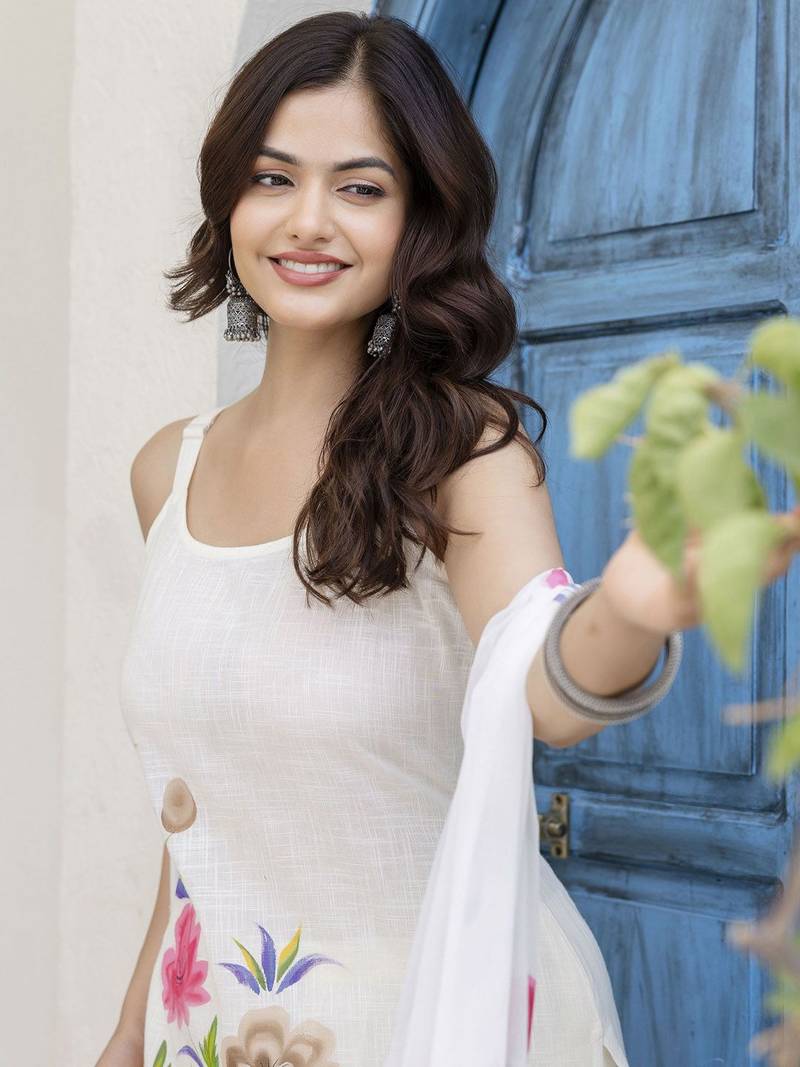 White Floral Printed Shoulder Strap Cotton Kurta with Pyjamas & Dupatta