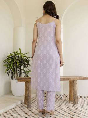 Lavender Women Floral Printed Cotton Kurta with Pyjama & Dupatta 4