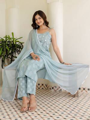 Grey Women Floral Printed Cotton Kurta with Trousers & Dupatta 1