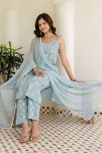 Grey Women Floral Printed Cotton Kurta with Trousers & Dupatta