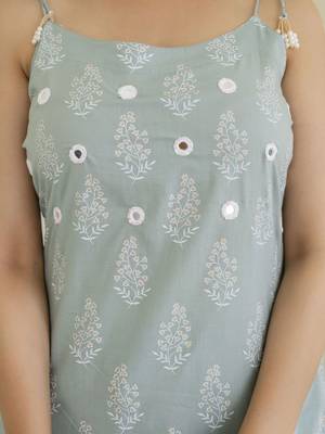 Grey Women Floral Printed Cotton Kurta with Trousers & Dupatta 3