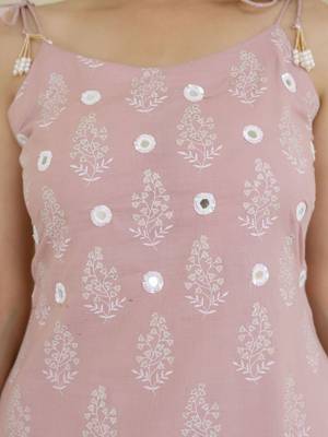 Pink Women Floral Printed Cotton Kurta with Pyjama & Dupatta 3