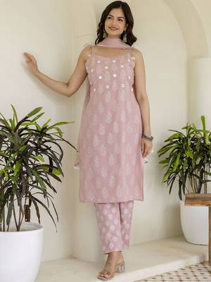 Pink Women Floral Printed Cotton Kurta with Pyjama & Dupatta 4