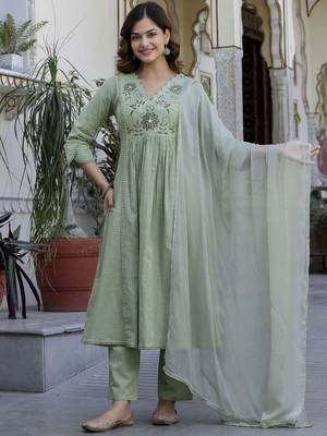 Green Floral Yoke Design V-Neck Empire Aari Work Cotton Kurta with Pyjamas & Dupatta 2