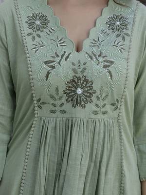 Green Floral Yoke Design V-Neck Empire Aari Work Cotton Kurta with Pyjamas & Dupatta 3