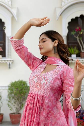 Pink Women Floral Embroidered Thread Work Anarkali Cotton Kurta Trousers & With Dupatta
