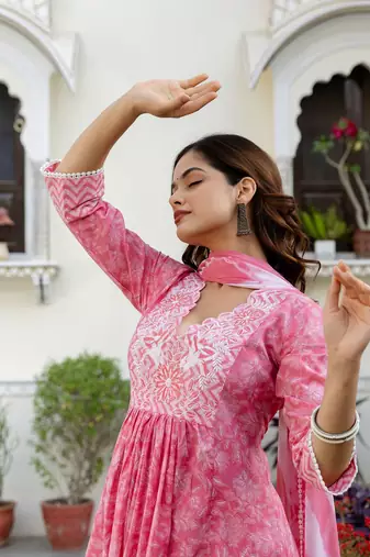 Pink Women Floral Embroidered Thread Work Anarkali Cotton Kurta Trousers & With Dupatta