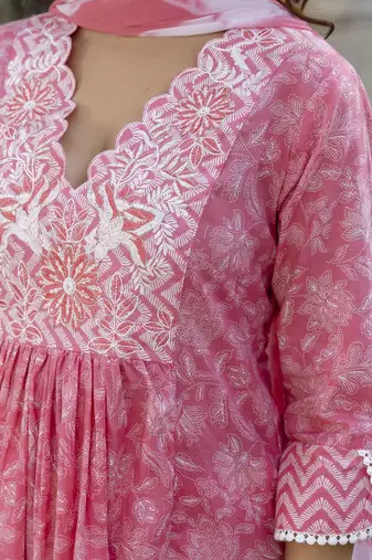 Pink Women Floral Embroidered Thread Work Anarkali Cotton Kurta Trousers & With Dupatta