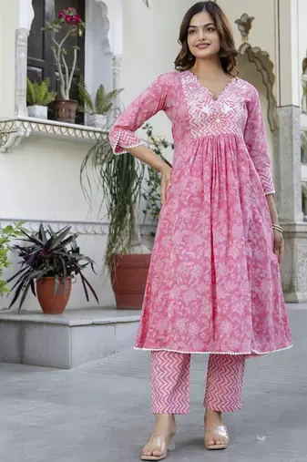 Pink Women Floral Embroidered Thread Work Anarkali Cotton Kurta Trousers & With Dupatta