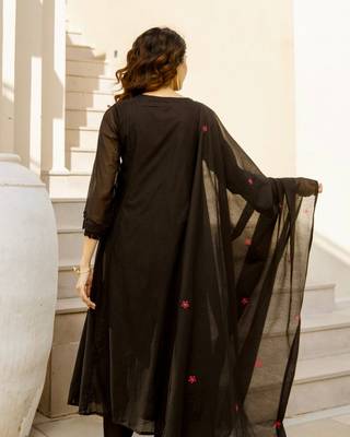 Floral embroidered pure cotton round neck kurta trouser & dupatta set 2