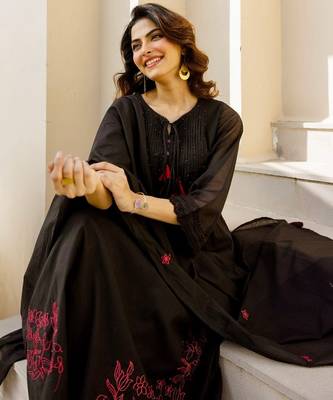Floral embroidered pure cotton round neck kurta trouser & dupatta set 3