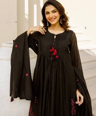 Floral embroidered pure cotton round neck kurta trouser & dupatta set 4