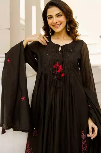 Floral embroidered pure cotton round neck kurta trouser & dupatta set