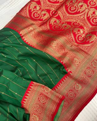 green color rich contrast weaving pallu and border kanchi weaving buttis on border silk blend saree 3