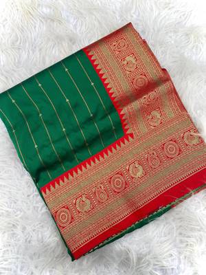 green color rich contrast weaving pallu and border kanchi weaving buttis on border silk blend saree 4