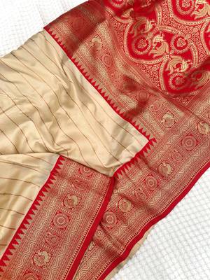 white color rich contrast weaving pallu and border kanchi weaving buttis on border silk blend saree 3