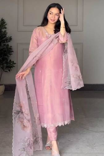 Pink crepe embroidered kurta set