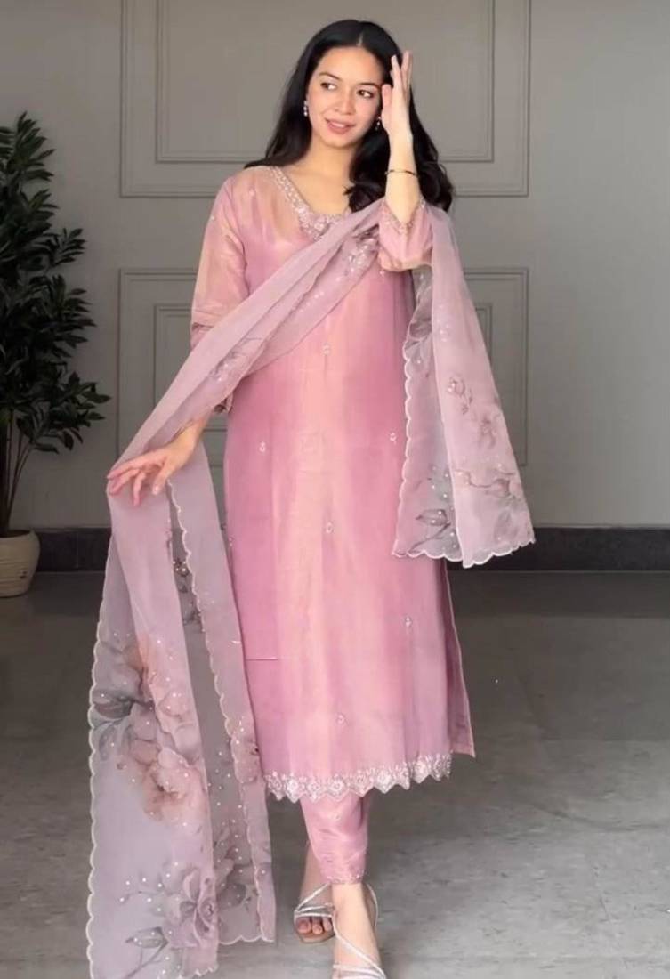 Pink crepe embroidered kurta set