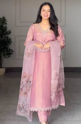 Pink crepe embroidered kurta set 2