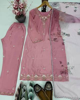 Pink crepe embroidered kurta set 3