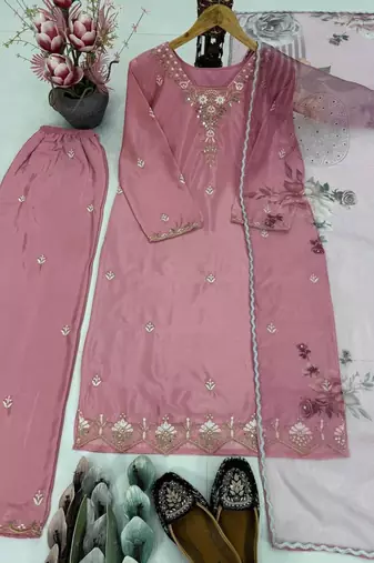 Pink crepe embroidered kurta set