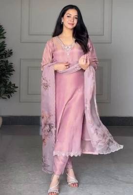 Pink crepe embroidered kurta set 4