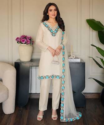 Off-white organza embroidered kurta set 2