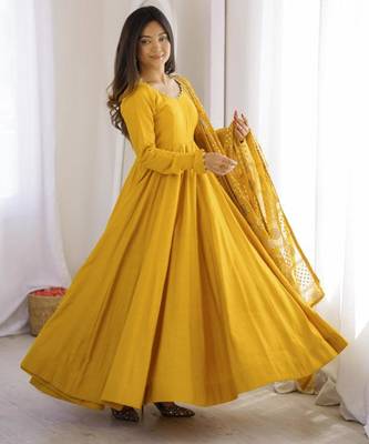 Yellow chanderi embroidered anarkali set 2