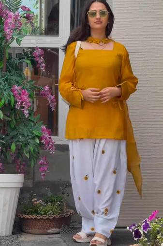 Dark-yellow silk blend embroidered farshi salwar set