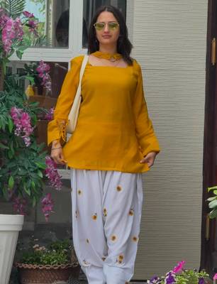 Dark-yellow silk blend embroidered farshi salwar set 2