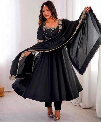 Black silk blend embroidered anarkali set 3