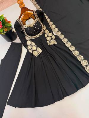 Black silk blend embroidered anarkali set 4
