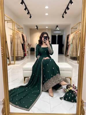 Dark-green silk blend embroidered flared gown set 2